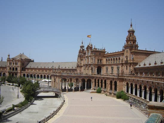 Living in Seville: study, work and history